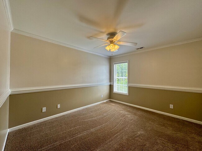 Building Photo - The Oaks at Westgate