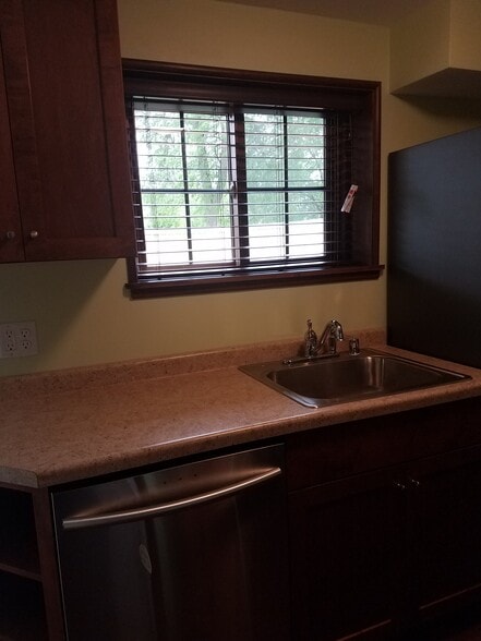 Building Photo - 5920 Dendron Ln