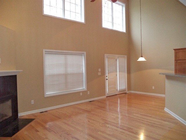 Building Photo - 4905 Sunday Silence Dr