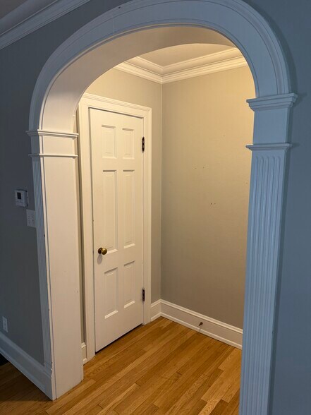 Front Entry w/Coat Closet - 1631 N 69th St