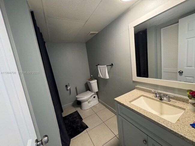 Building Photo - 5440 SW 38th Ct