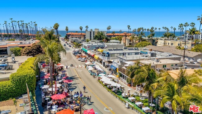 Building Photo - 8176 La Jolla Shores Dr