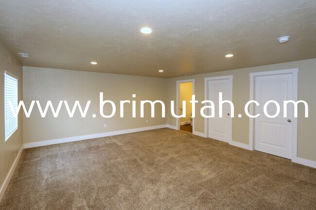 Building Photo - 14547 S Edgemere Dr