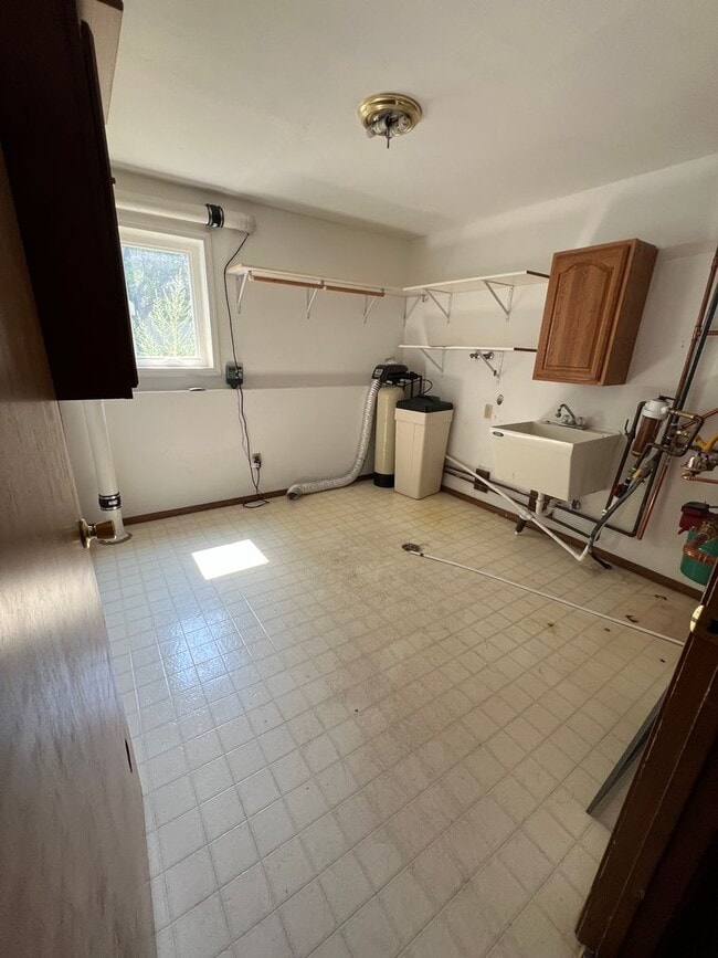 Building Photo - 4090 Bobcat Dr