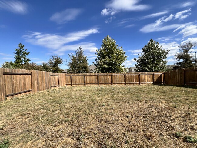 Building Photo - 353 Cres Park Dr
