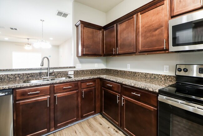 Building Photo - 420 Sapphire Ln