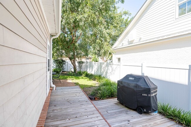 Building Photo - 3156 Iberville Way