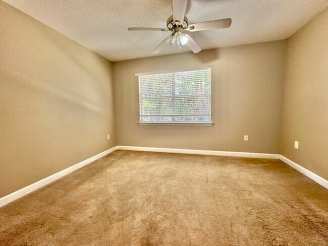 Building Photo - 302 Cll Escada