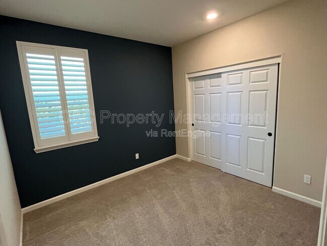 Building Photo - 608 Somerset Way