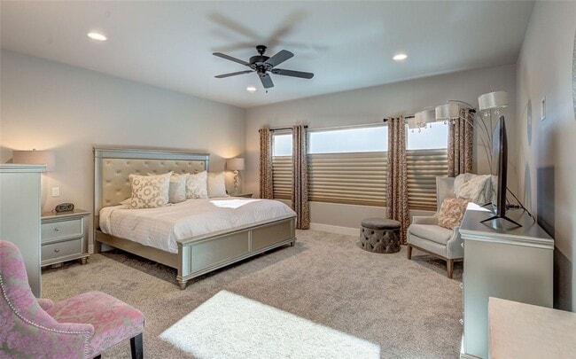 Building Photo - Beautiful 3+ bed, 3 bath home with 4 car garage, VIEWS, chef's kitchen and much more!