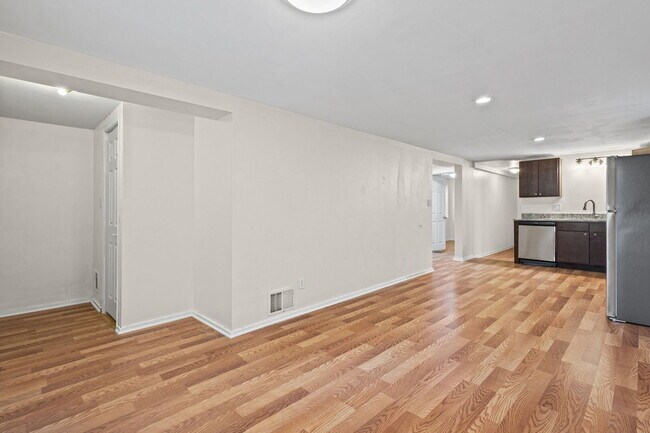 Building Photo - 2710 W Fletcher St
