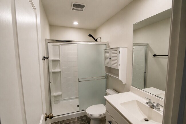 Building Photo - 2241 Sassafras Wy