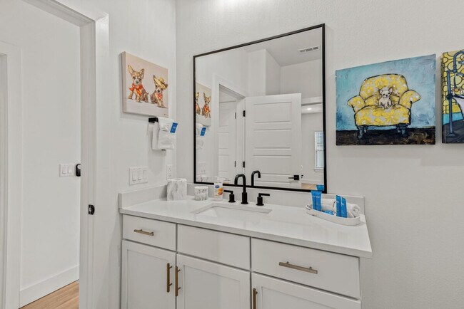 Building Photo - 2612 SW Livingston Square