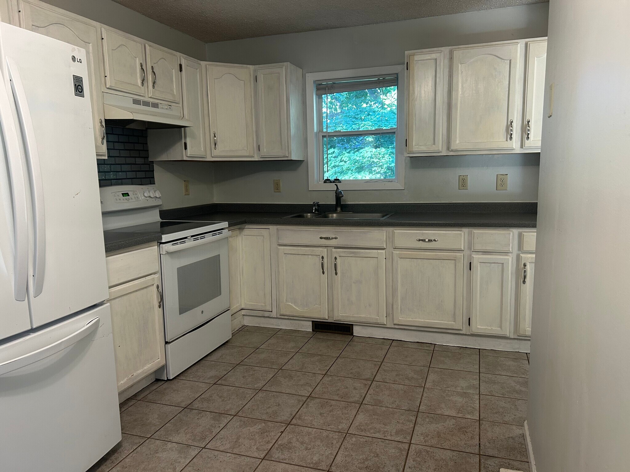Building Photo - 10923 Dahlia St NW