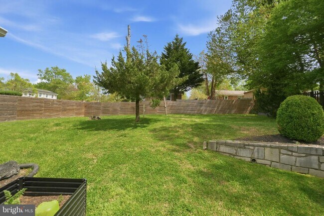 Building Photo - 510 Moat Way