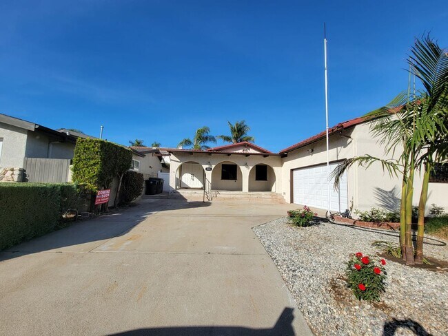 Building Photo - Torrance - 3 bd / 2 ba Home! GREAT LOCATION!!