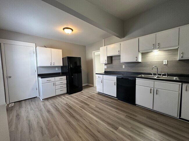 Building Photo - 911 S Laurel St