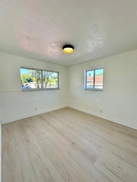 Building Photo - 629 SW 4th St