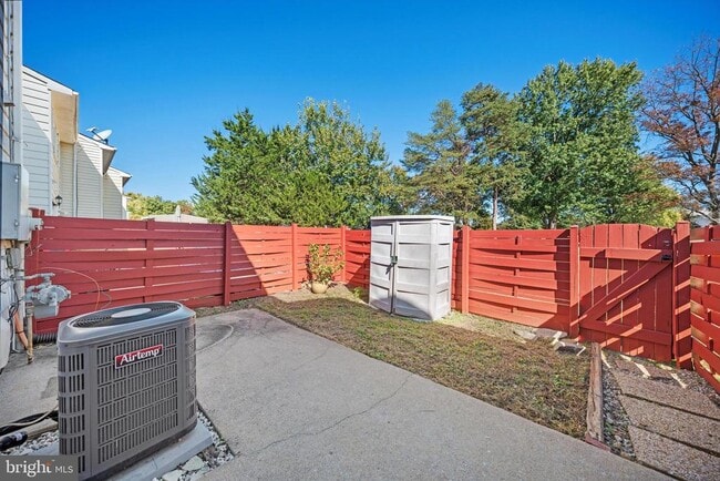 Building Photo - 14797 Tamarack Pl