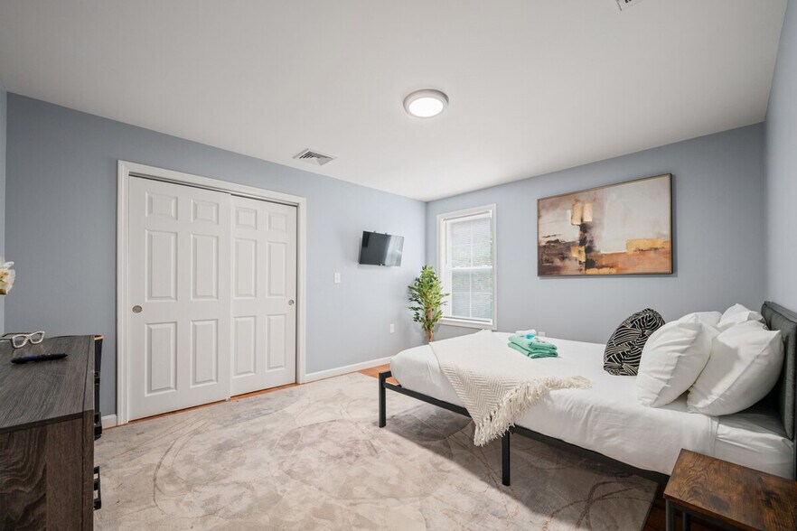 Building Photo - 109 Flora St