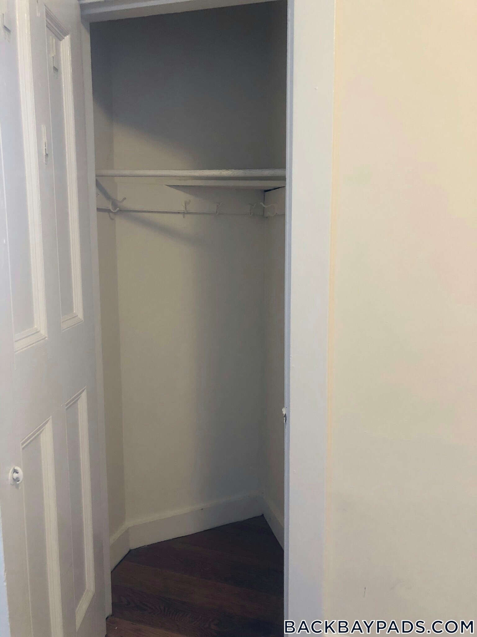 Building Photo - 504 Beacon St