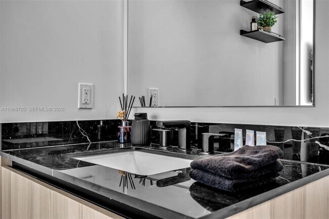 Building Photo - 225 N Miami Ave