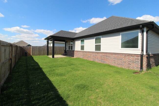 Building Photo - 427 Wagon Wheel Ave