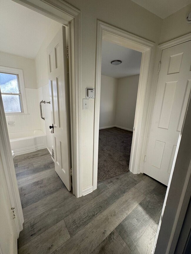 Building Photo - Newly updated 3 bd house in Euclid- NO VOU...