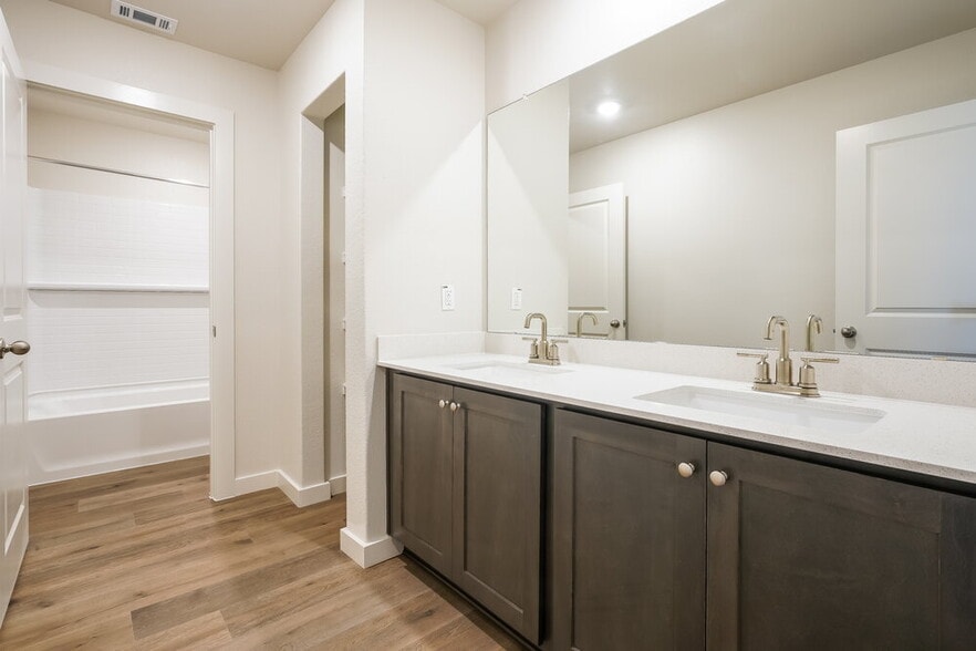 Building Photo - 1545 Harvester Dr
