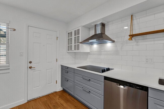 Building Photo - Spacious Poolside Condo!