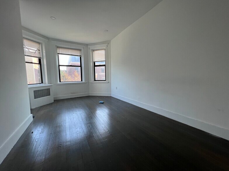 Building Photo - 36 Peterborough St