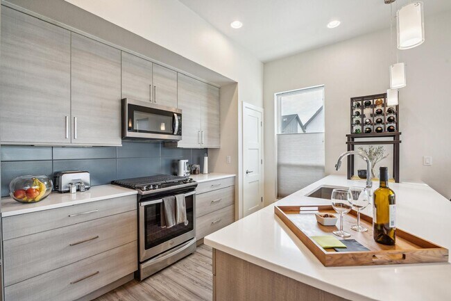 Building Photo - West Longmont 2BDR w/ Mountain Views