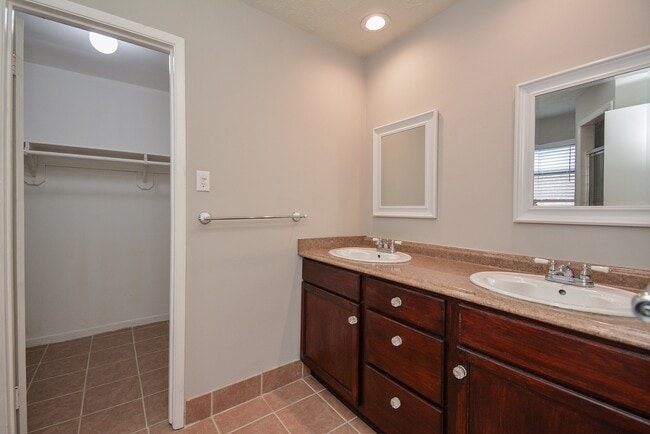 Building Photo - 21318 Park Valley Dr