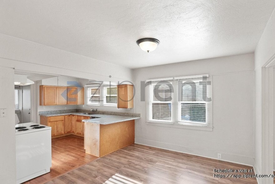 Building Photo - 7840 Church St