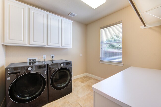 Building Photo - 28318 Wild Mustang Ln