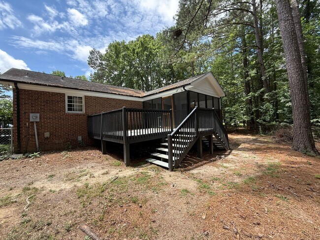 Building Photo - **OFFERING RENT PROMOTION FOR FIRST 6 MONT...