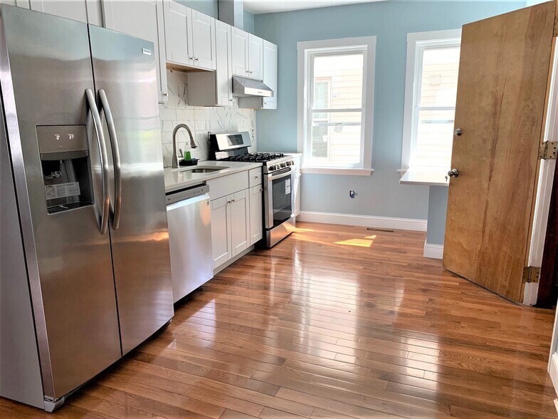 Building Photo - 21 Oakland St