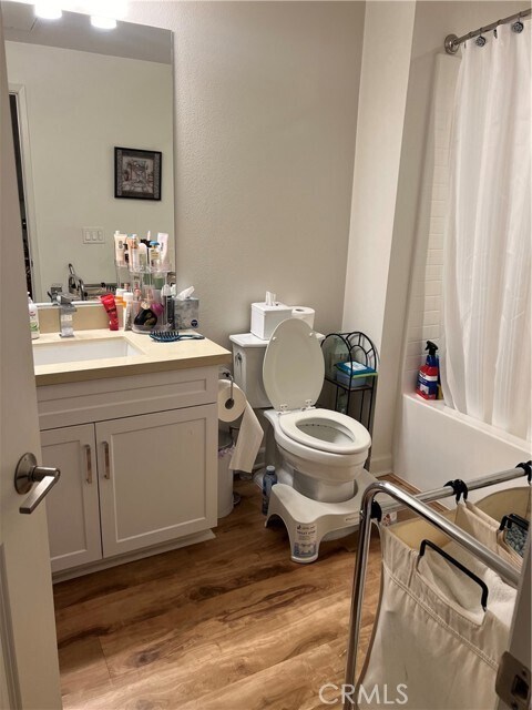 Building Photo - 1100 Spectrum