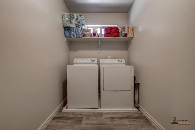 Building Photo - 3 Bedroom Fossil Hills Townhome. Dog Friendly!