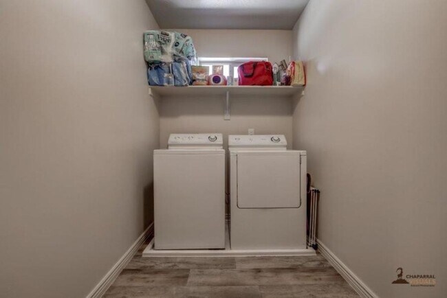 Building Photo - Pet Friendly: 3 Bedroom Fossil Hills Townhome With 2 Car Garage