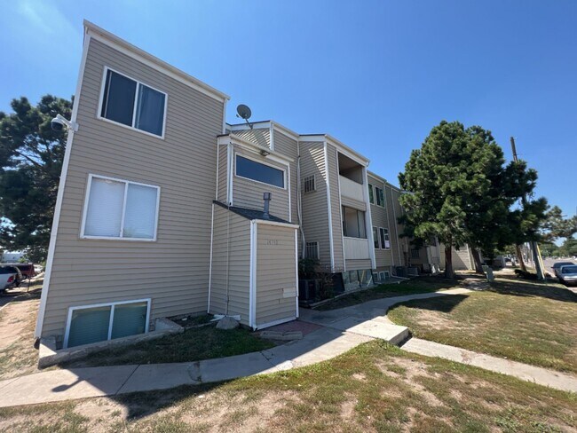 Building Photo - 2 Bedroom 1 Bathroom Apartment in Aurora