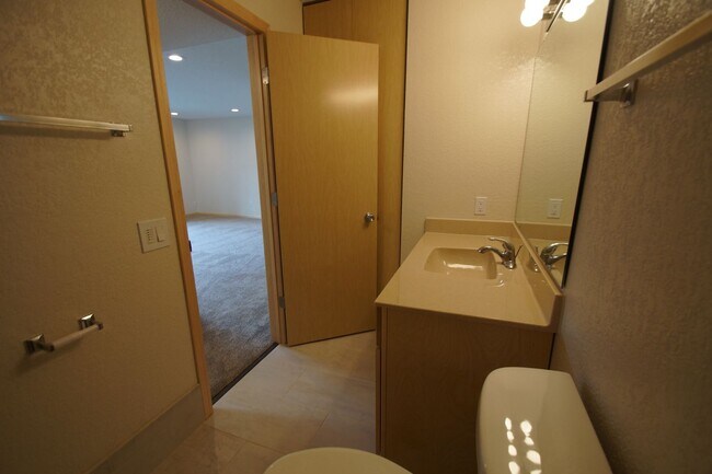 Building Photo - Fully Renovated Appaloosa Suite