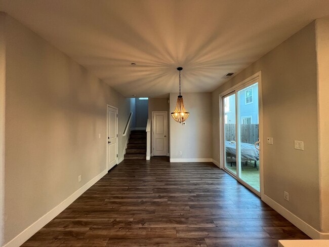 Building Photo - Beautiful Blackpines Community Three Bedroom