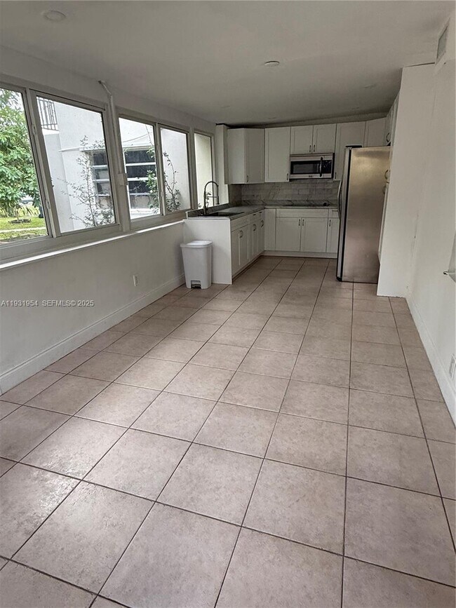 Building Photo - 318 SW 15th St