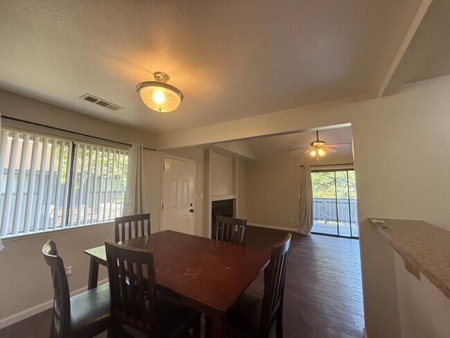 Building Photo - 1190 S Winery Ave