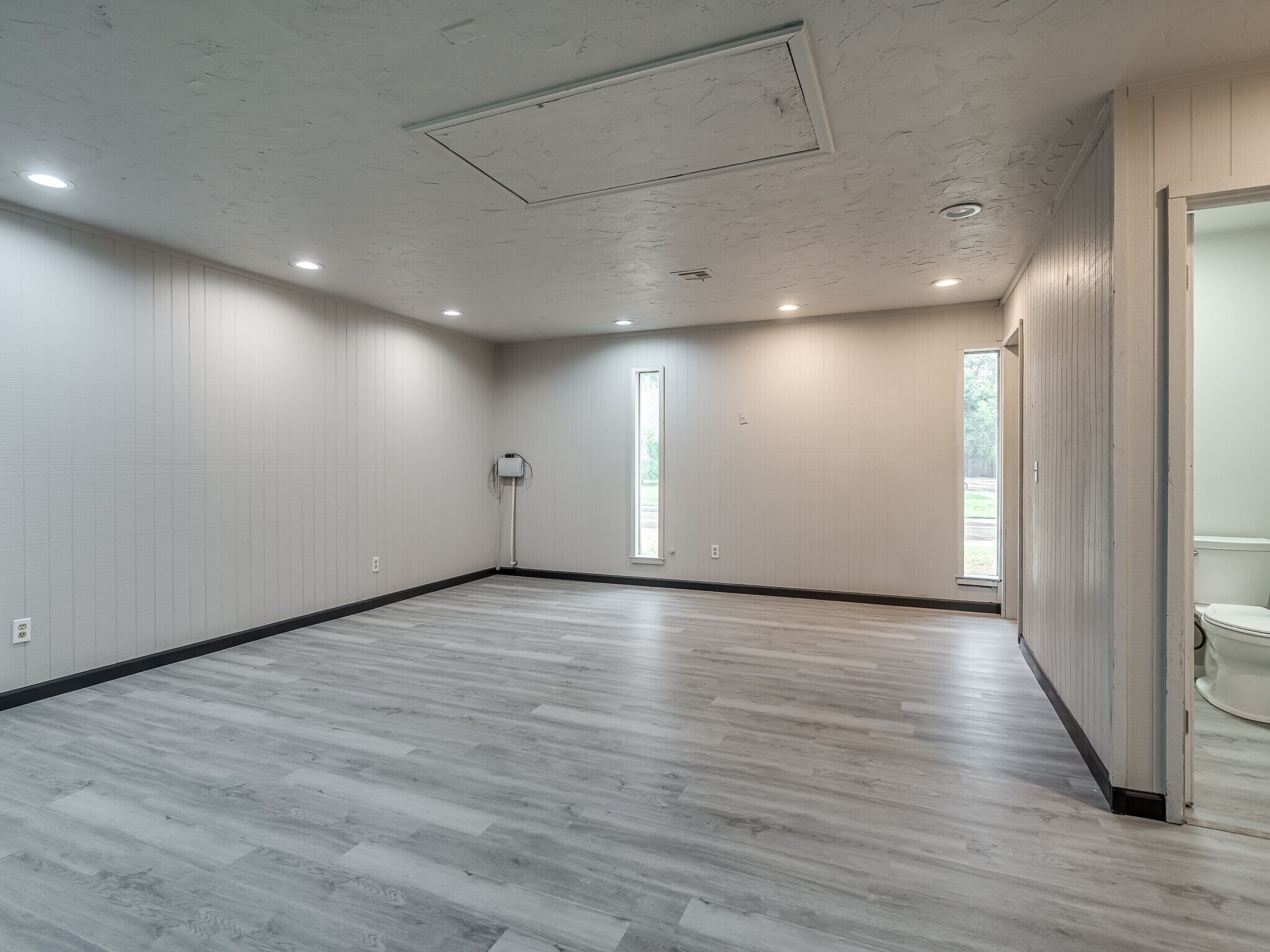 Building Photo - 12136 Thorn Ridge Rd