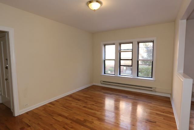 Building Photo - 627 W Cornelia Ave