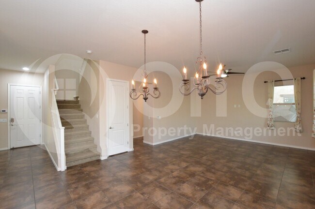 Building Photo - 1522 E Hummingbird Way