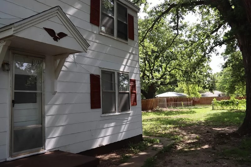 Building Photo - 113 S Chicago St