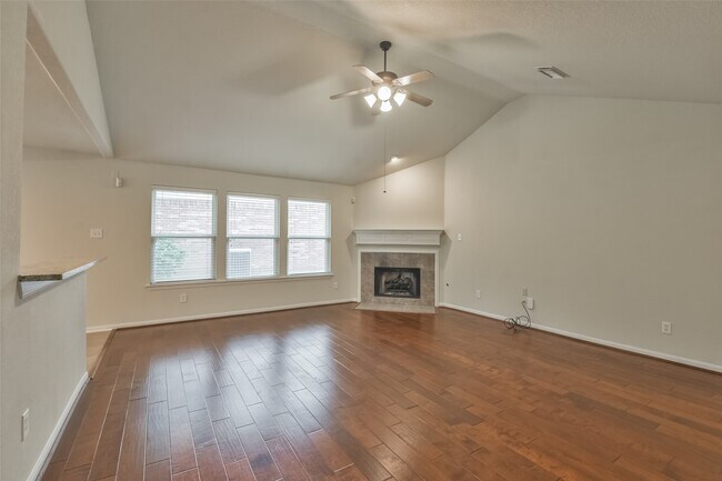 Building Photo - 42 Prairie Oak Dr